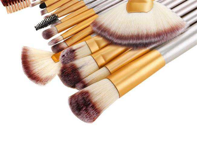 18 db-os sminkecset készlet Cream Beauty tokkal