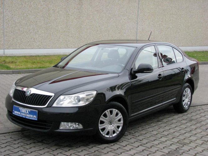 Cotieră Škoda OCTAVIA 2 - Armster 2, piele-eco, neagră