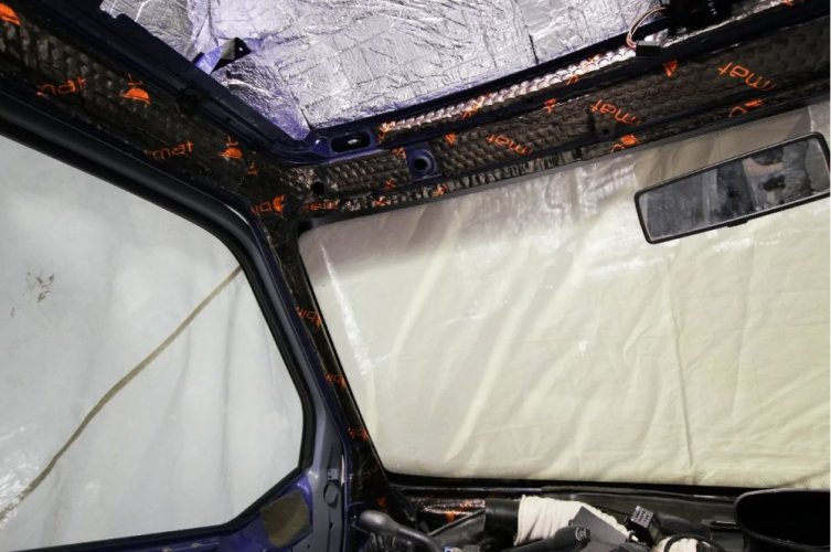 Podloga iz kavčuka z aluminijem samolepilna 9mm 50x100cm