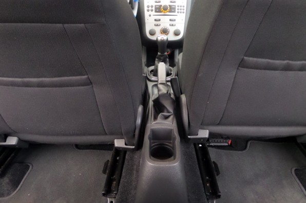 Könyöktámasz Opel CORSA D, fekete, öko-bőr