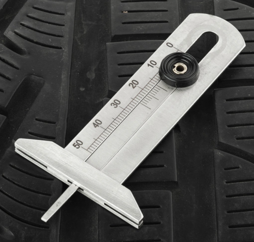Gumiabroncs futófelület mélységmérő 1mm - 50mm