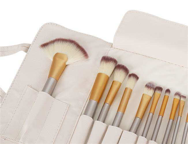 18 db-os sminkecset készlet Cream Beauty tokkal