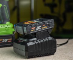 Nabíjačka pre 20V Li-ion akumulátory