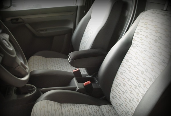 Könyöktámasz VW TOURAN, fekete, textil borítás