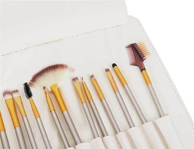 18 db-os sminkecset készlet Cream Beauty tokkal