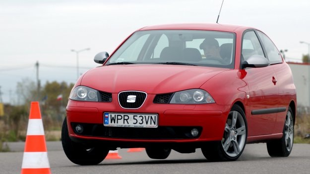 Könyöktámasz Seat IBIZA 3 (6L), fekete, öko-bőr
