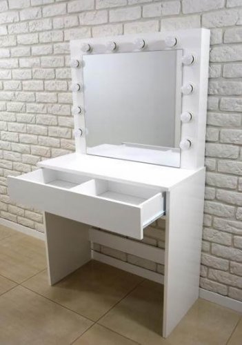 Toaletna mizica LED z ogledalom Mademoiselle
