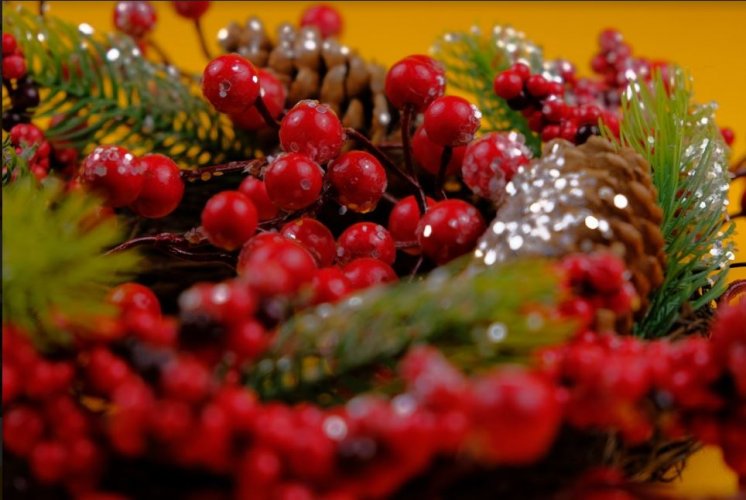 Coroniță de Crăciun cu fructe de pădure 33cm