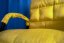 Podesiva fotelja s naslonom za noge Yellow Perfetto