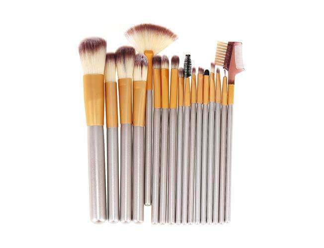 18 db-os sminkecset készlet Cream Beauty tokkal