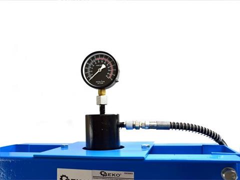 Hidraulikus prés 30T - hidraulikus-pneumatikus pumpa GEKO
